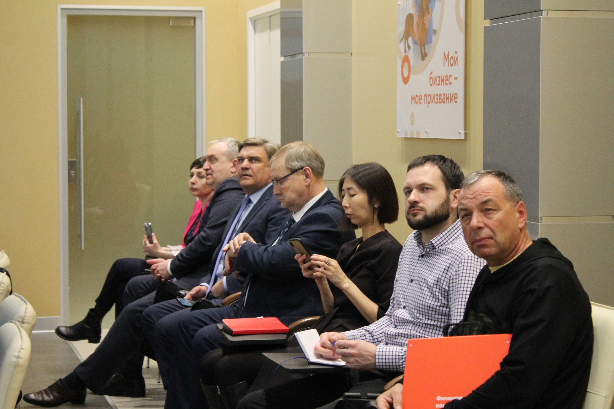 Фотографии.